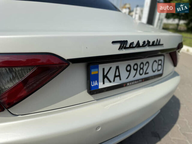Чорний Мазераті Granturismo, об'ємом двигуна 4.24 л та пробігом 150 тис. км за 39500 $, фото 13 на Automoto.ua