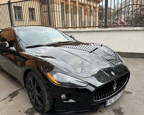 Сірий Мазераті Granturismo, об'ємом двигуна 4.69 л та пробігом 79 тис. км за 35000 $, фото 5 на Automoto.ua