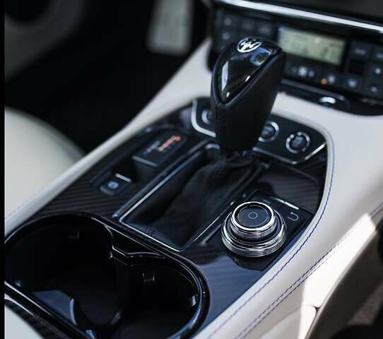 Синій Мазераті Granturismo, об'ємом двигуна 4.69 л та пробігом 1 тис. км за 84500 $, фото 9 на Automoto.ua