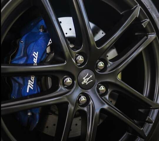 Синій Мазераті Granturismo, об'ємом двигуна 4.69 л та пробігом 1 тис. км за 84500 $, фото 72 на Automoto.ua