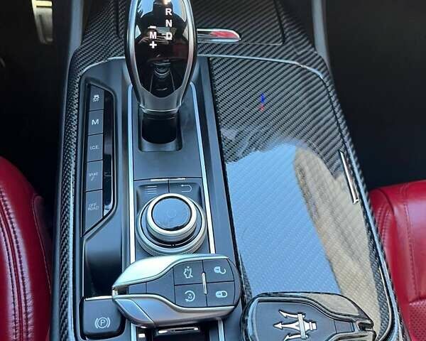 Белый Мазерати Леванте, объемом двигателя 3 л и пробегом 82 тыс. км за 40000 $, фото 68 на Automoto.ua