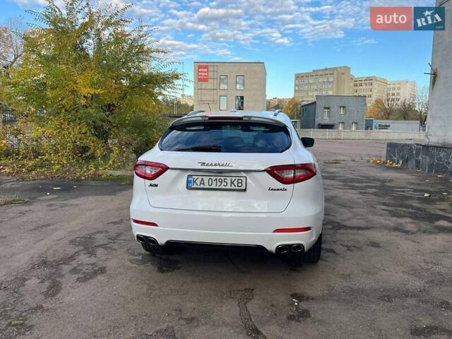Белый Мазерати Леванте, объемом двигателя 3 л и пробегом 82 тыс. км за 40000 $, фото 9 на Automoto.ua