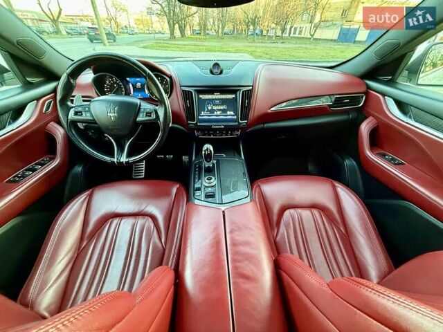 Білий Мазераті Леванте, об'ємом двигуна 2.98 л та пробігом 79 тис. км за 38800 $, фото 97 на Automoto.ua