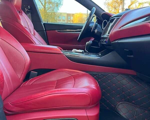 Белый Мазерати Леванте, объемом двигателя 3 л и пробегом 82 тыс. км за 40000 $, фото 51 на Automoto.ua