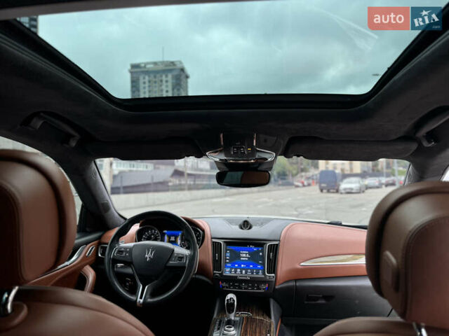 Белый Мазерати Леванте, объемом двигателя 2.98 л и пробегом 97 тыс. км за 32000 $, фото 10 на Automoto.ua