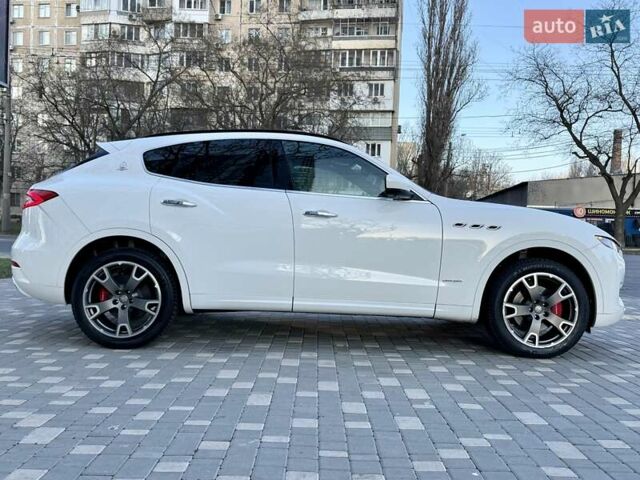 Білий Мазераті Леванте, об'ємом двигуна 2.98 л та пробігом 79 тис. км за 38800 $, фото 4 на Automoto.ua