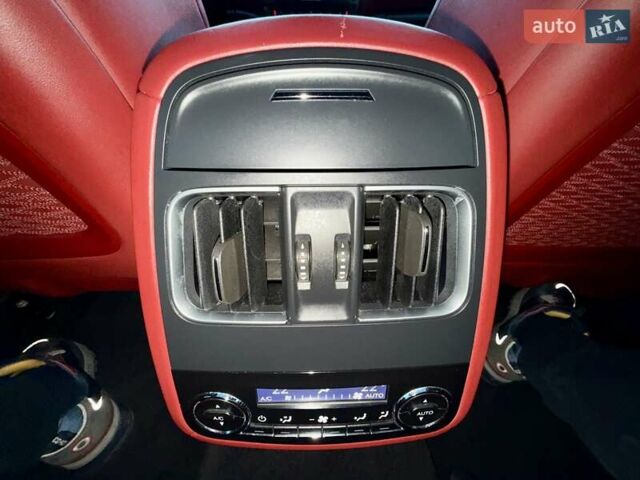 Білий Мазераті Леванте, об'ємом двигуна 2.98 л та пробігом 79 тис. км за 38800 $, фото 112 на Automoto.ua