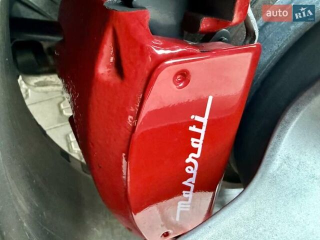 Білий Мазераті Леванте, об'ємом двигуна 2.98 л та пробігом 79 тис. км за 38800 $, фото 135 на Automoto.ua