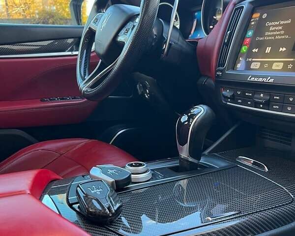 Белый Мазерати Леванте, объемом двигателя 3 л и пробегом 82 тыс. км за 40000 $, фото 52 на Automoto.ua