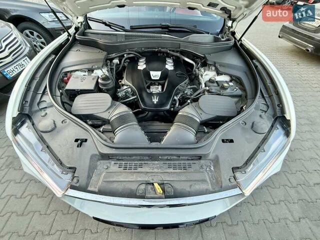 Білий Мазераті Леванте, об'ємом двигуна 2.98 л та пробігом 79 тис. км за 38800 $, фото 140 на Automoto.ua