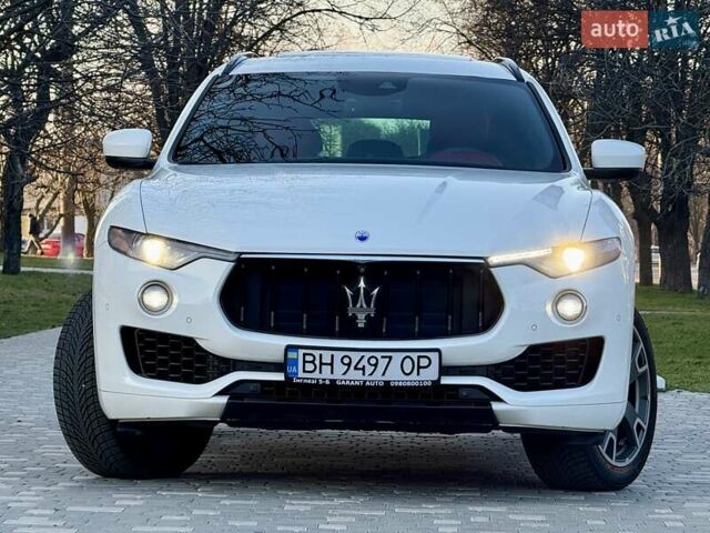 Білий Мазераті Леванте, об'ємом двигуна 2.98 л та пробігом 79 тис. км за 38800 $, фото 29 на Automoto.ua