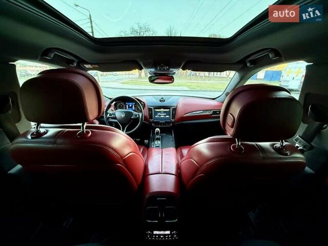 Білий Мазераті Леванте, об'ємом двигуна 2.98 л та пробігом 79 тис. км за 38800 $, фото 93 на Automoto.ua