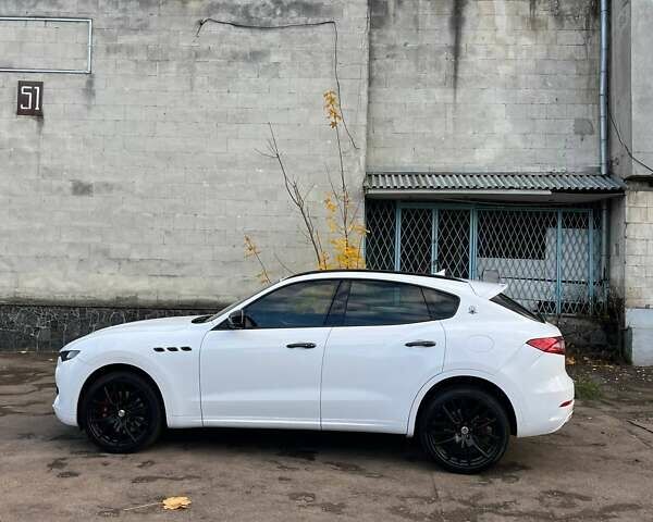 Белый Мазерати Леванте, объемом двигателя 3 л и пробегом 82 тыс. км за 40000 $, фото 14 на Automoto.ua