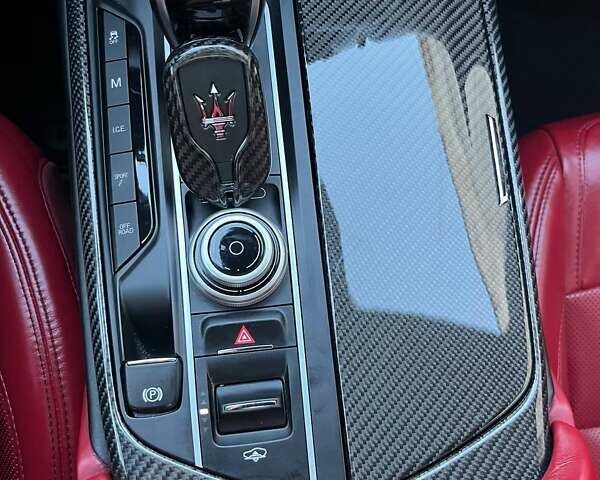 Белый Мазерати Леванте, объемом двигателя 3 л и пробегом 82 тыс. км за 40000 $, фото 80 на Automoto.ua