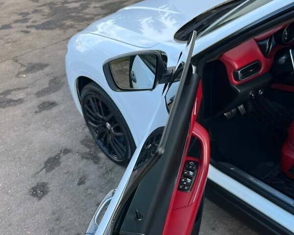 Белый Мазерати Леванте, объемом двигателя 3 л и пробегом 82 тыс. км за 40000 $, фото 36 на Automoto.ua