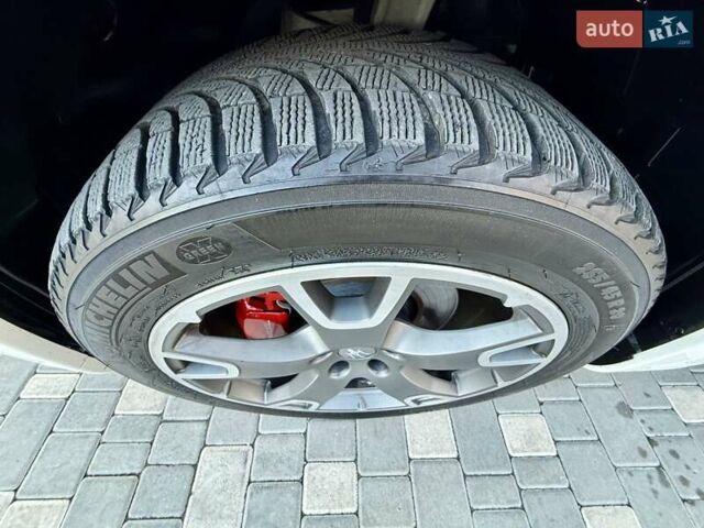 Білий Мазераті Леванте, об'ємом двигуна 2.98 л та пробігом 79 тис. км за 38800 $, фото 53 на Automoto.ua