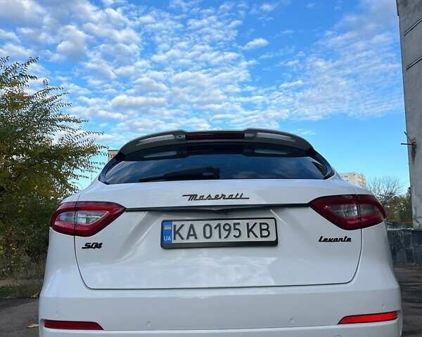 Белый Мазерати Леванте, объемом двигателя 3 л и пробегом 82 тыс. км за 40000 $, фото 10 на Automoto.ua