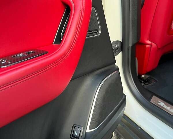 Белый Мазерати Леванте, объемом двигателя 3 л и пробегом 82 тыс. км за 40000 $, фото 43 на Automoto.ua