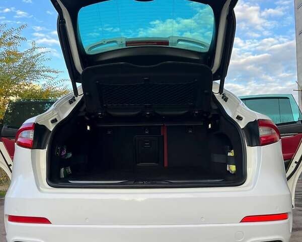 Белый Мазерати Леванте, объемом двигателя 3 л и пробегом 82 тыс. км за 40000 $, фото 54 на Automoto.ua