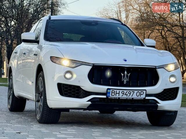 Білий Мазераті Леванте, об'ємом двигуна 2.98 л та пробігом 79 тис. км за 38800 $, фото 8 на Automoto.ua