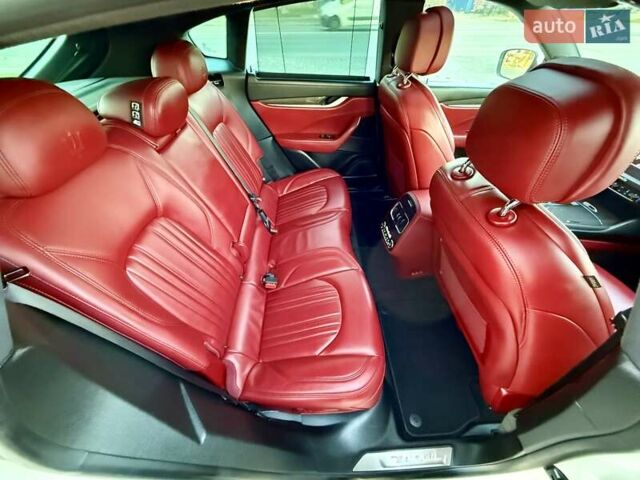 Білий Мазераті Леванте, об'ємом двигуна 2.98 л та пробігом 79 тис. км за 38800 $, фото 83 на Automoto.ua