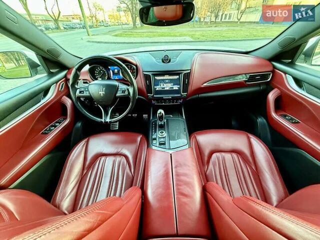 Білий Мазераті Леванте, об'ємом двигуна 2.98 л та пробігом 79 тис. км за 38800 $, фото 107 на Automoto.ua