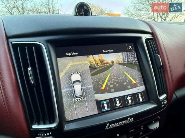 Білий Мазераті Леванте, об'ємом двигуна 2.98 л та пробігом 79 тис. км за 38800 $, фото 127 на Automoto.ua