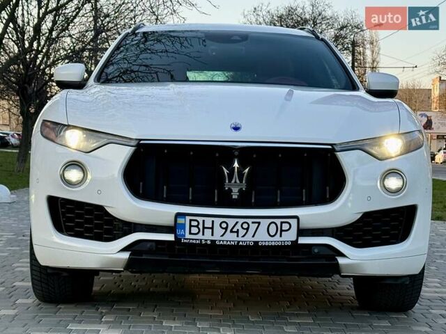 Білий Мазераті Леванте, об'ємом двигуна 2.98 л та пробігом 79 тис. км за 38800 $, фото 6 на Automoto.ua