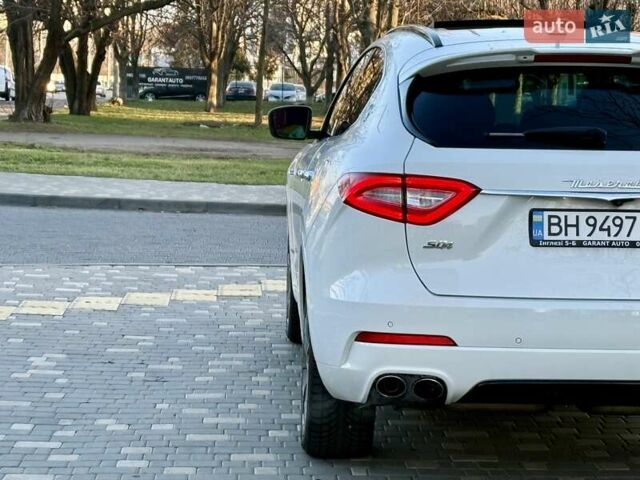 Білий Мазераті Леванте, об'ємом двигуна 2.98 л та пробігом 79 тис. км за 38800 $, фото 13 на Automoto.ua