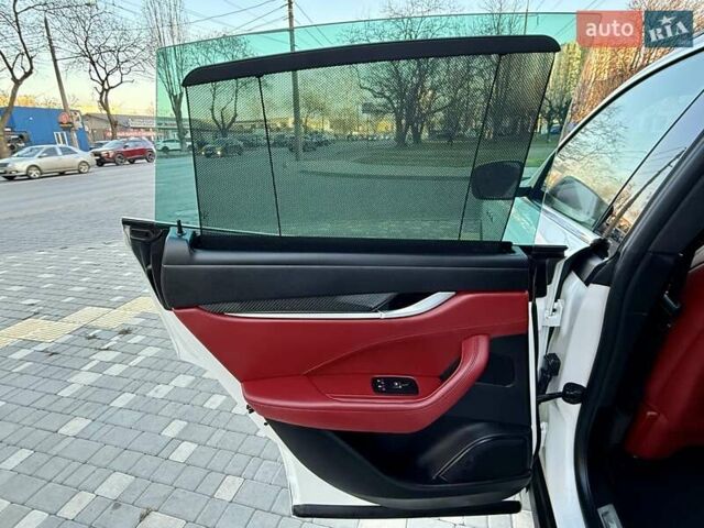 Білий Мазераті Леванте, об'ємом двигуна 2.98 л та пробігом 79 тис. км за 38800 $, фото 69 на Automoto.ua