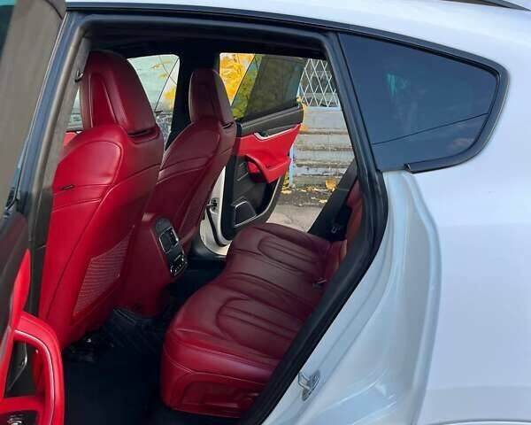 Белый Мазерати Леванте, объемом двигателя 3 л и пробегом 82 тыс. км за 40000 $, фото 40 на Automoto.ua