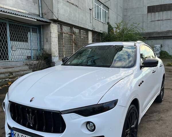 Белый Мазерати Леванте, объемом двигателя 3 л и пробегом 82 тыс. км за 40000 $, фото 18 на Automoto.ua