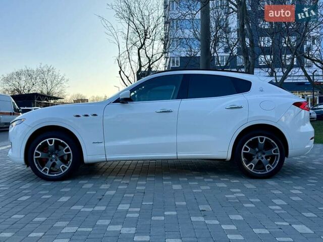 Білий Мазераті Леванте, об'ємом двигуна 2.98 л та пробігом 79 тис. км за 38800 $, фото 2 на Automoto.ua
