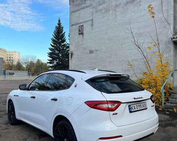 Белый Мазерати Леванте, объемом двигателя 3 л и пробегом 82 тыс. км за 40000 $, фото 13 на Automoto.ua