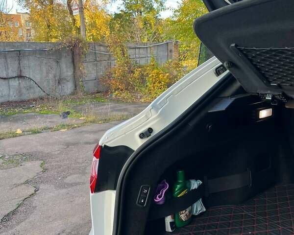 Белый Мазерати Леванте, объемом двигателя 3 л и пробегом 82 тыс. км за 40000 $, фото 53 на Automoto.ua