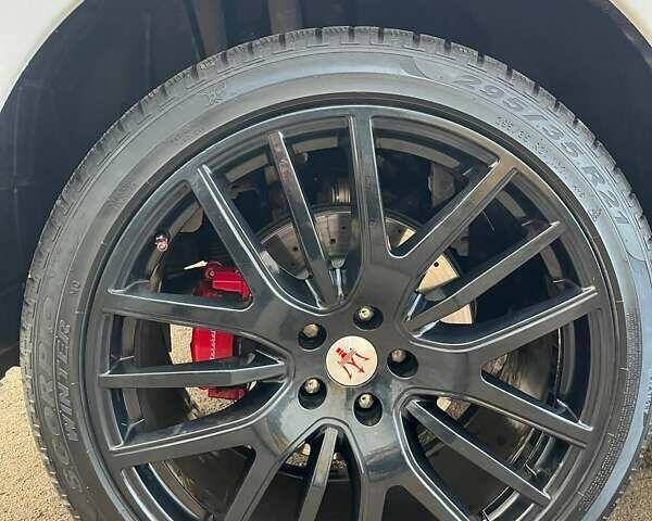 Белый Мазерати Леванте, объемом двигателя 3 л и пробегом 82 тыс. км за 40000 $, фото 11 на Automoto.ua