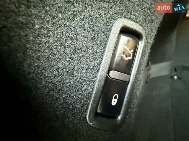 Білий Мазераті Леванте, об'ємом двигуна 2.98 л та пробігом 79 тис. км за 38800 $, фото 114 на Automoto.ua