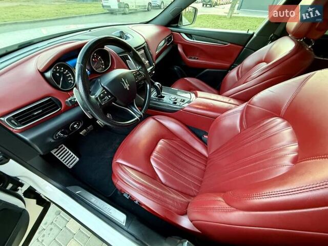 Білий Мазераті Леванте, об'ємом двигуна 2.98 л та пробігом 79 тис. км за 38800 $, фото 66 на Automoto.ua