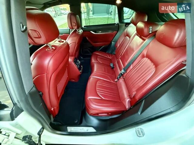 Білий Мазераті Леванте, об'ємом двигуна 2.98 л та пробігом 79 тис. км за 38800 $, фото 73 на Automoto.ua