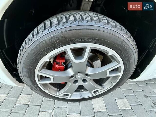 Білий Мазераті Леванте, об'ємом двигуна 2.98 л та пробігом 79 тис. км за 38800 $, фото 48 на Automoto.ua