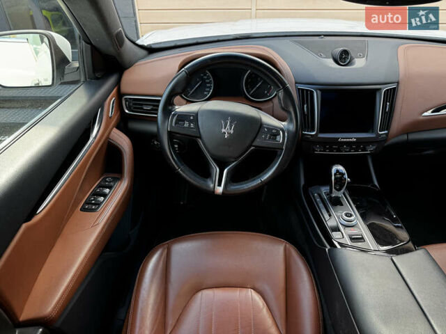 Белый Мазерати Леванте, объемом двигателя 2.98 л и пробегом 88 тыс. км за 29999 $, фото 25 на Automoto.ua