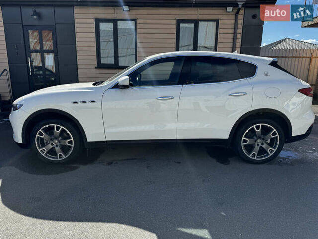 Белый Мазерати Леванте, объемом двигателя 2.98 л и пробегом 88 тыс. км за 29999 $, фото 1 на Automoto.ua