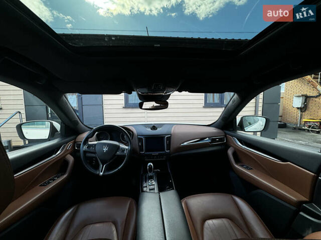 Белый Мазерати Леванте, объемом двигателя 2.98 л и пробегом 88 тыс. км за 29999 $, фото 27 на Automoto.ua