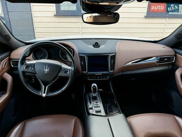 Белый Мазерати Леванте, объемом двигателя 2.98 л и пробегом 88 тыс. км за 29999 $, фото 24 на Automoto.ua