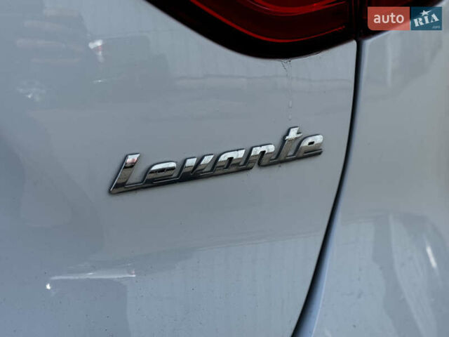Белый Мазерати Леванте, объемом двигателя 2.98 л и пробегом 88 тыс. км за 29999 $, фото 15 на Automoto.ua