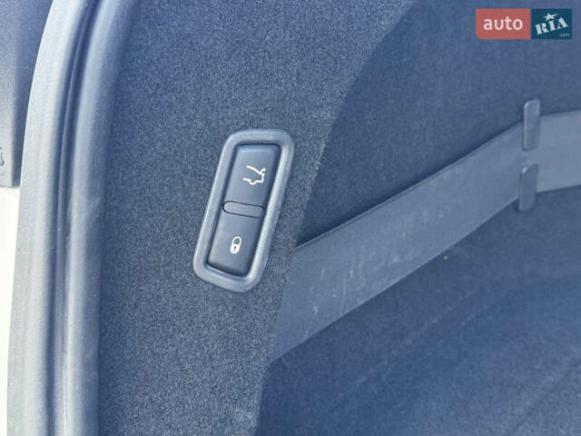 Белый Мазерати Леванте, объемом двигателя 2.98 л и пробегом 88 тыс. км за 29999 $, фото 42 на Automoto.ua