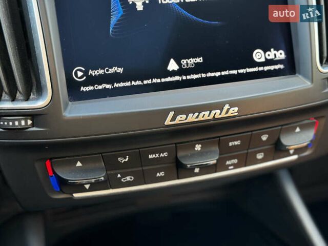 Белый Мазерати Леванте, объемом двигателя 2.98 л и пробегом 88 тыс. км за 29999 $, фото 46 на Automoto.ua