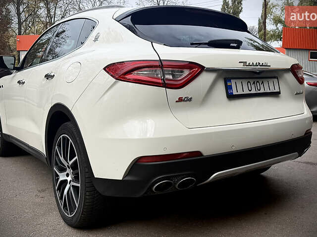 Білий Мазераті Леванте, об'ємом двигуна 2.98 л та пробігом 35 тис. км за 39500 $, фото 1 на Automoto.ua