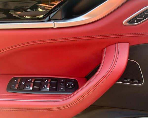 Белый Мазерати Леванте, объемом двигателя 2.99 л и пробегом 49 тыс. км за 35000 $, фото 6 на Automoto.ua