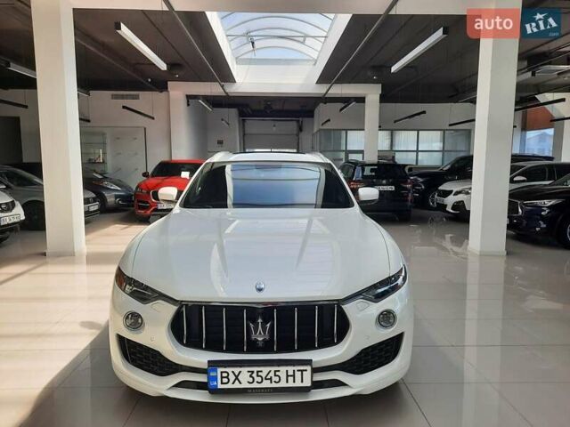 Білий Мазераті Леванте, об'ємом двигуна 2.98 л та пробігом 60 тис. км за 66797 $, фото 3 на Automoto.ua